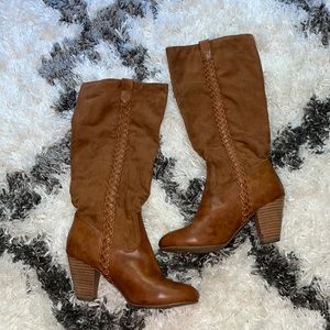 New never used. Brown High boots.